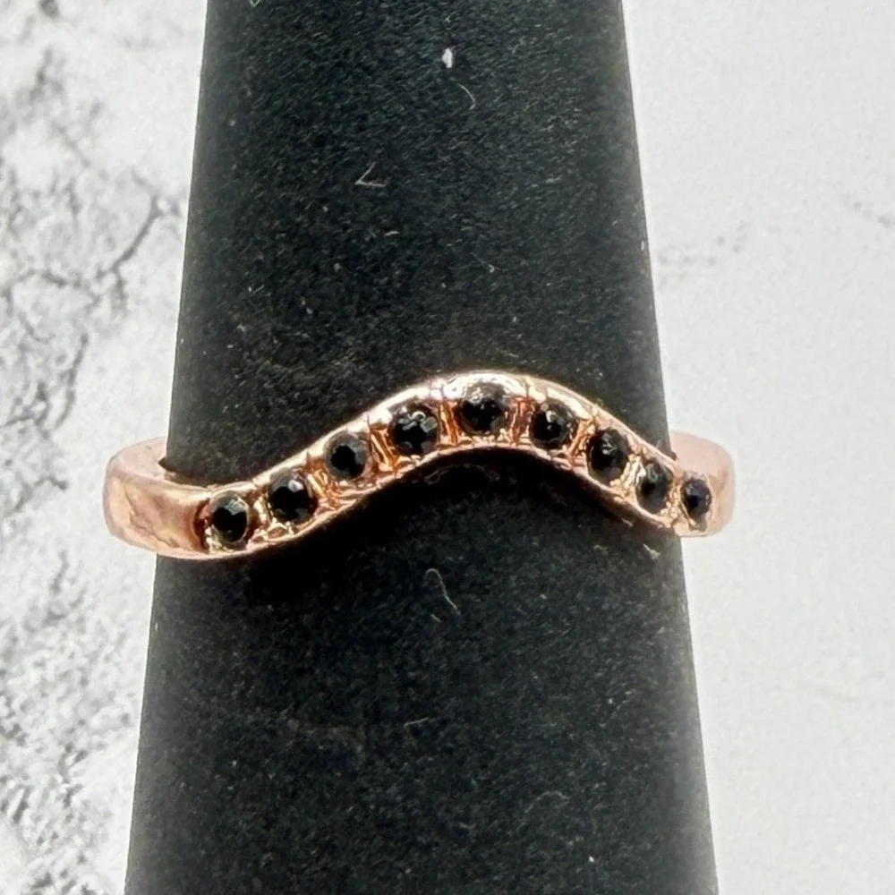 Rose Gold Black Stone Wave Ring Size‎ 5.5 Minimalist Stackable